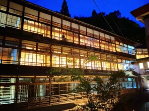 鎌先温泉の湯主一條