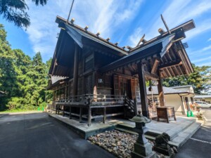 大崎八幡神社の神明造の拝殿
