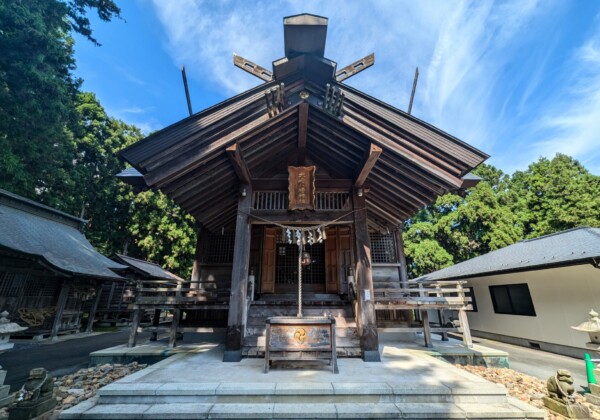 Sala de culto del santuario Osaki Hachiman