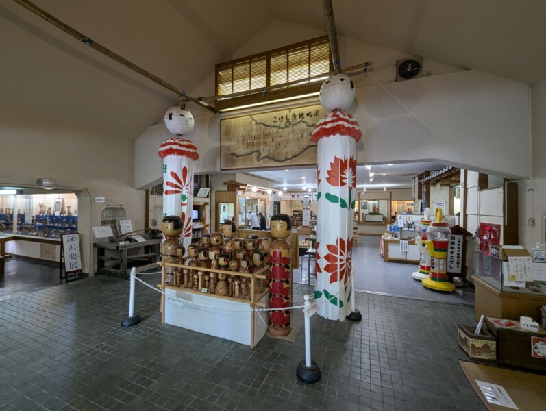 日本こけし館の内部
