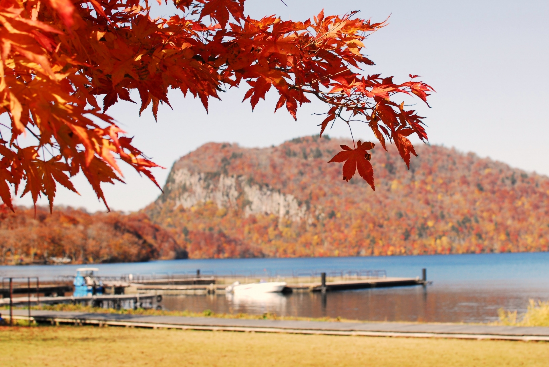 Jetée d'Utarube et péninsule de Mikura dans la région du lac de l'Est du lac Towada