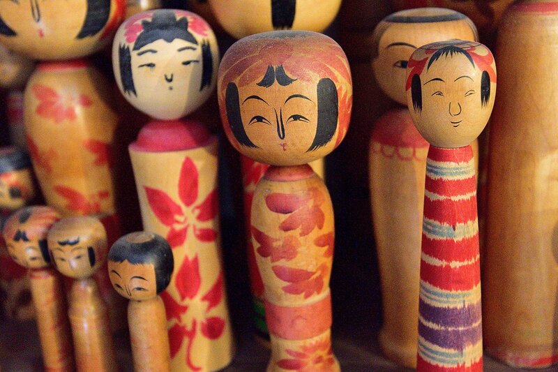 diverses poupées kokeshi