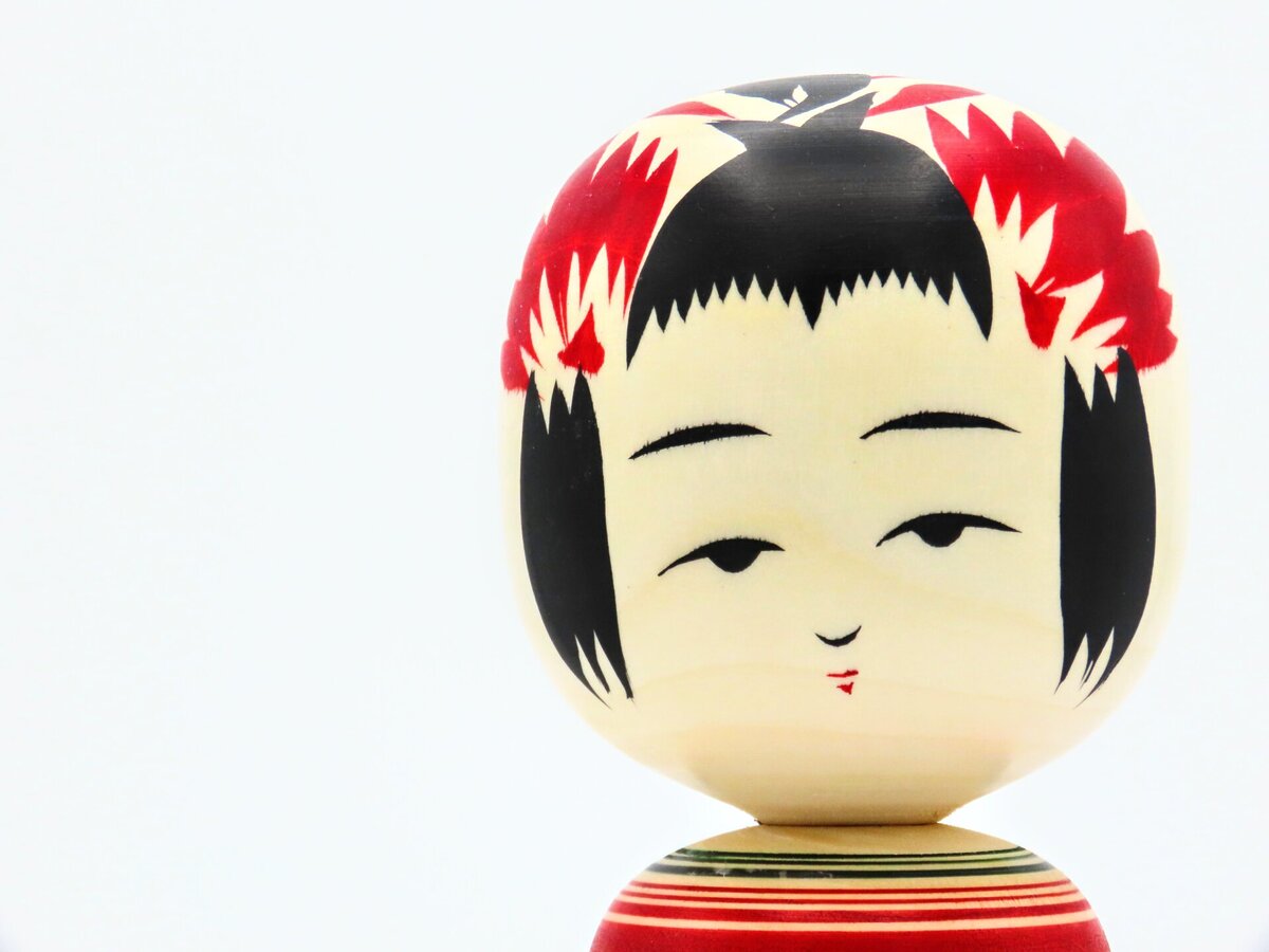 鳴子こけしの表情