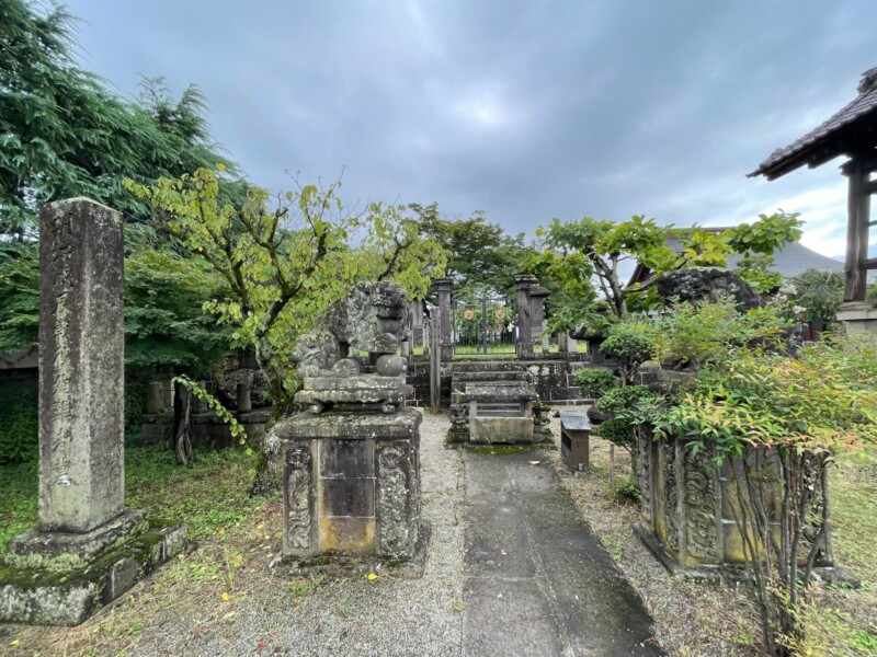 Tumba de los mártires de la guerra Meiji Boshin en el templo Amidaji