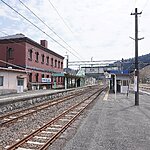 1620px-jr_east_innai_station_platform, _akita_preff
