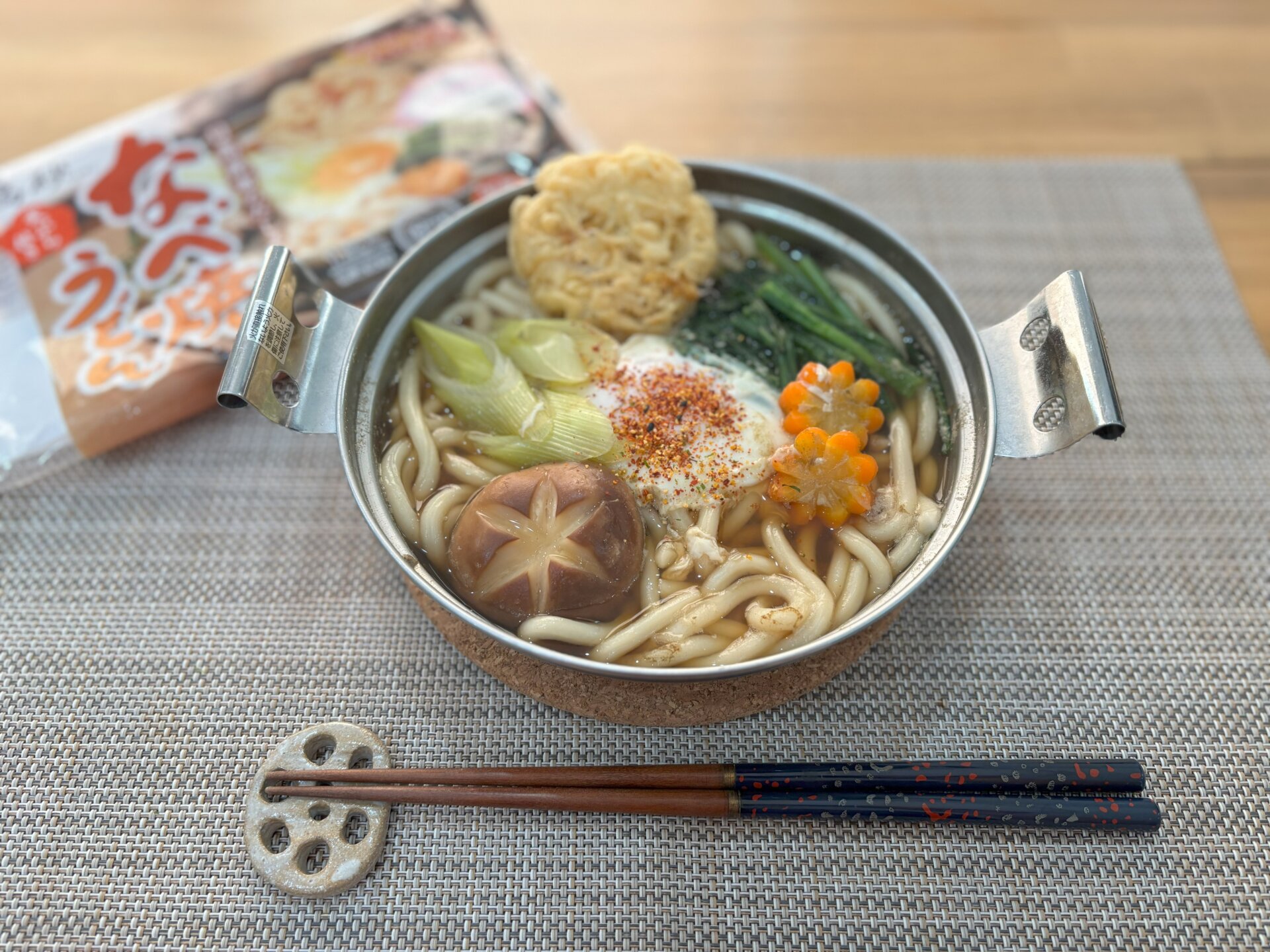 高砂食品の「鍋焼きうどん」がうますぎる！箱買いする人続出の理由は