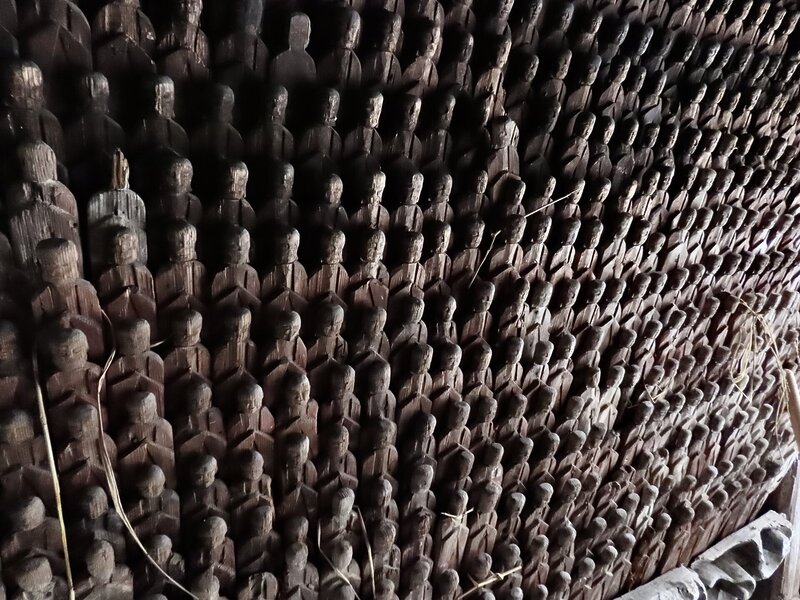 真山の万体仏