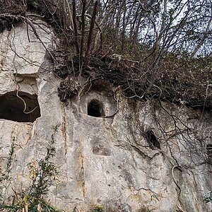 Atagoyama Northern Cave Tombs