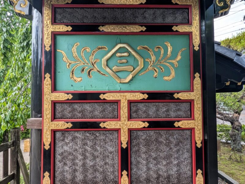 InaBa Family Crest en el Templo Sanmon del Daiganji