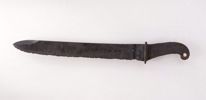 Espada Warabi-te (excavada en Daimon, prefectura de Nagano, Chiisagata-gun, prefectura de Nagano) Fuente: ColBase (Sistema Integrado de Búsqueda de Colecciones de los Institutos Nacionales de Patrimonio Cultural)
