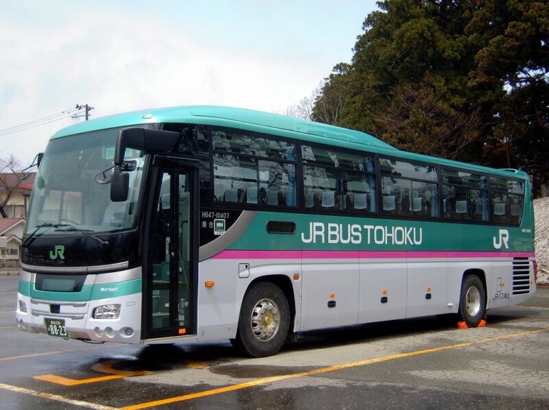 Bus de la série E5 exploité par JR Bus Tohoku