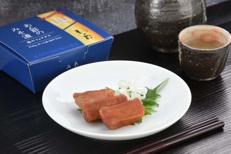 Hígado de rape en escabeche en miso