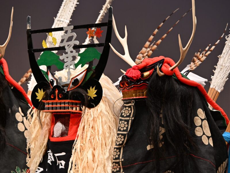 Danza del venado Ogawa (ciudad de Kamaishi) y Danza del venado Gyozan-ryu Takase (ciudad de Sumita)