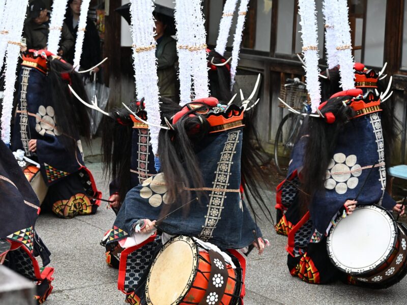 Danse du lion Kanazu Ryusekiseki (ville d'Oshu)