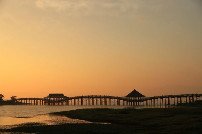 鶴の舞橋と朝焼け