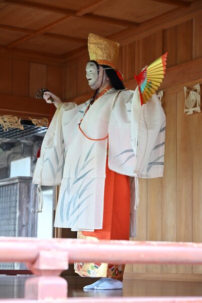 연년의 마이 「젊은 여자와 禰宜」