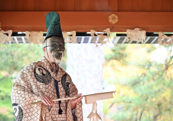 Danza de Ennen &quot;Joven y Sacerdote&quot;