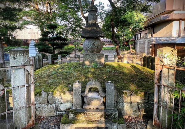 蒲生氏郷の墓（五輪塔）