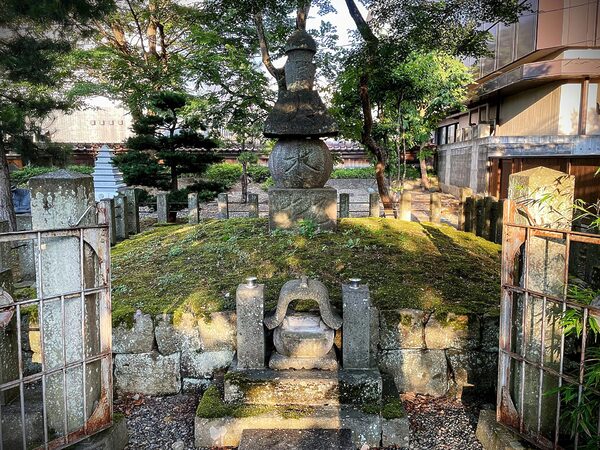 蒲生氏郷の墓（五輪塔）