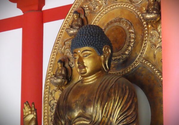 慧日寺の薬師如来坐像（復元）