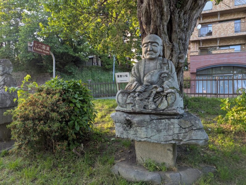 Estatua de Kanakabari Daja