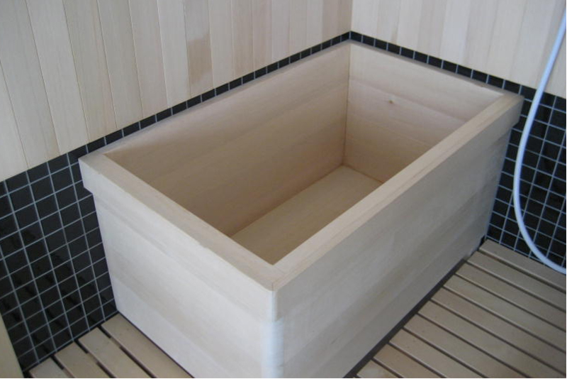 Bain de cyprès d'Aomori