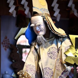 Futodama no Mikoto apparaît dans le deuxième acte, "Hoheimai"