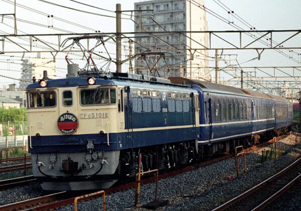 EF65 + Sleeper Express "Akebono"