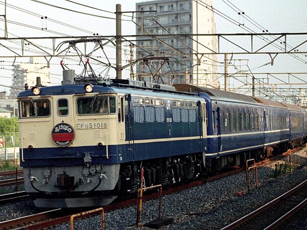 EF65 + Sleeper Express "Akebono"