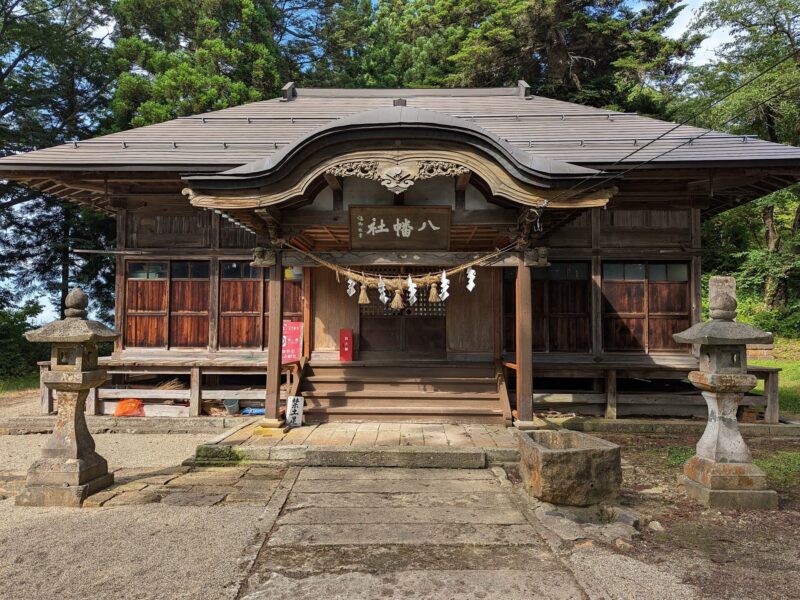 岩崎八幡神社的参拜殿