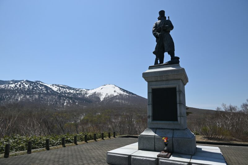 야코다산에 있는 설중행군 조난 기념상