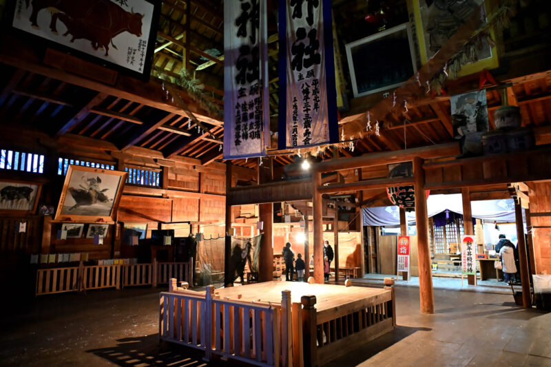 Dentro del edificio del santuario de Dainichiryouki