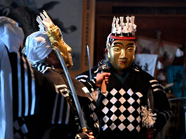 Dainichi Hall Bugaku | Two Dainichi Buddhas