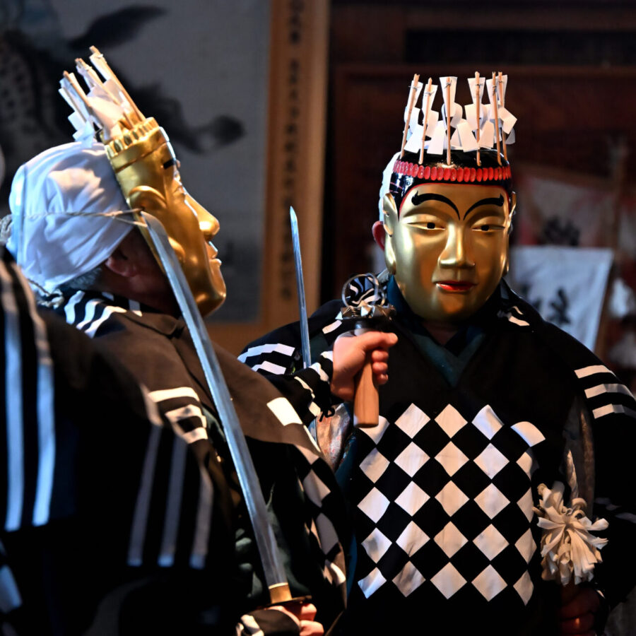 Salle Dainichi Bugaku | Deux bouddhas Dainichi