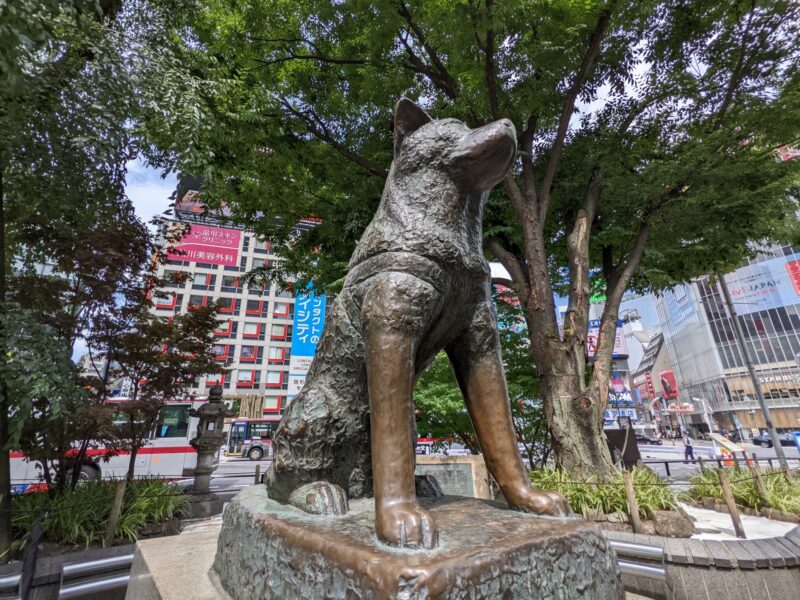 Estatua de Hachiko en la estación de Shibuya en Tokio