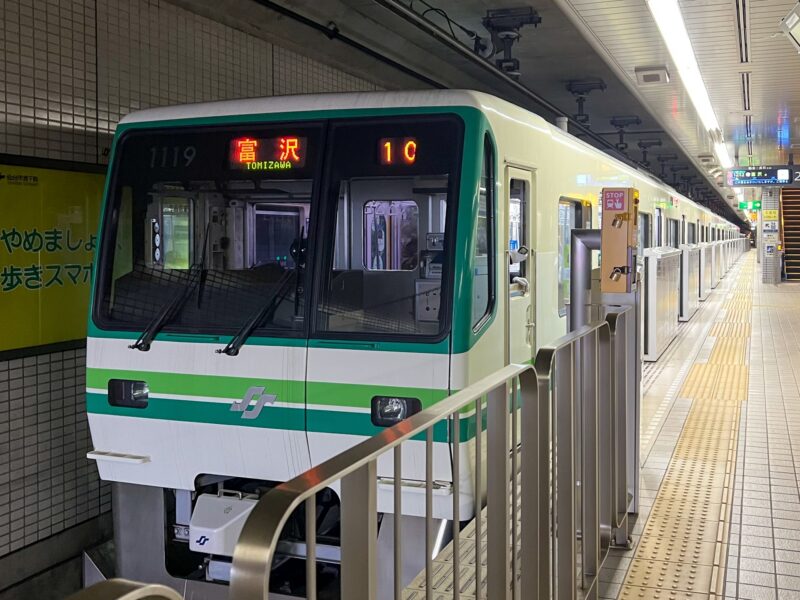 仙台市地铁南北线上的1000N系列列车