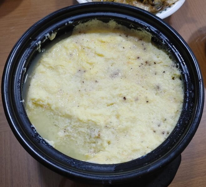 안비 마이케케와 하치만헤이 버섯의 블랙 페퍼 버섯 수프