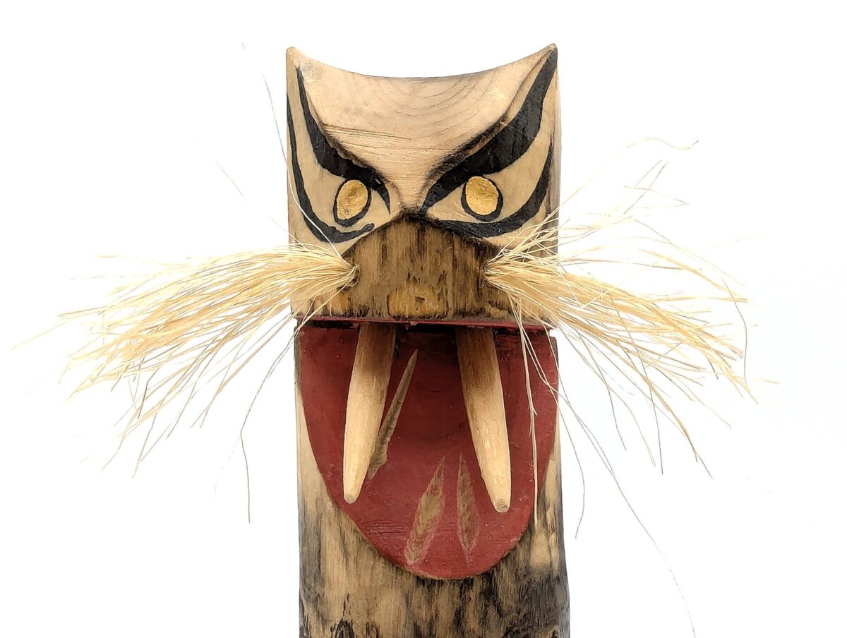 Kasha cat kokeshi doll (close-up)