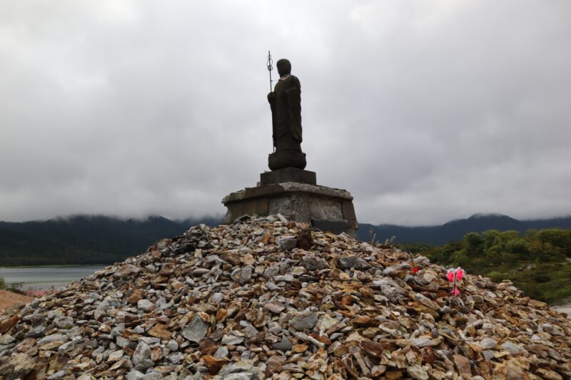恐山上的延明地藏像