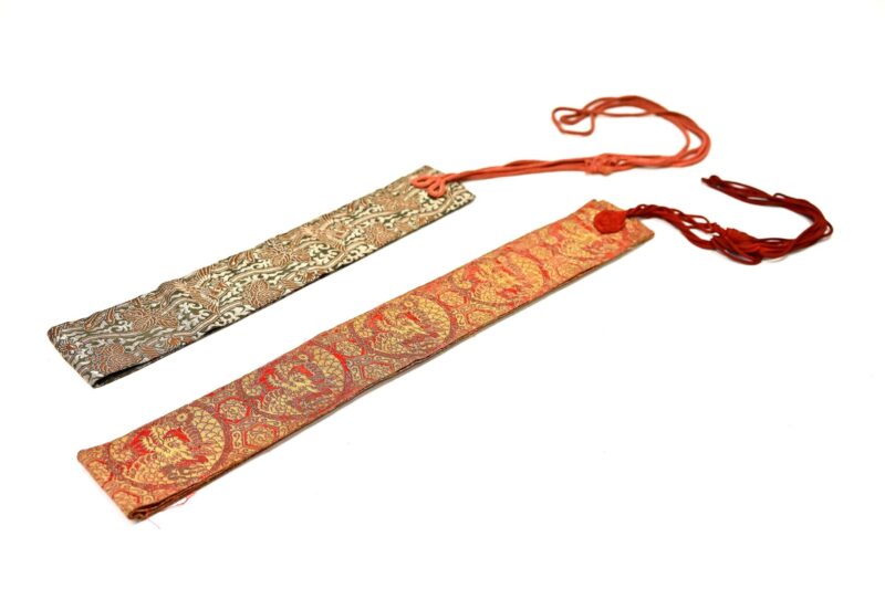 Robe bouddhiste portée par une itako (chamane), trouvée à Hiraga, dans le district de Minamitsugaru. (Collection du Musée préfectoral d'histoire locale d'Aomori)