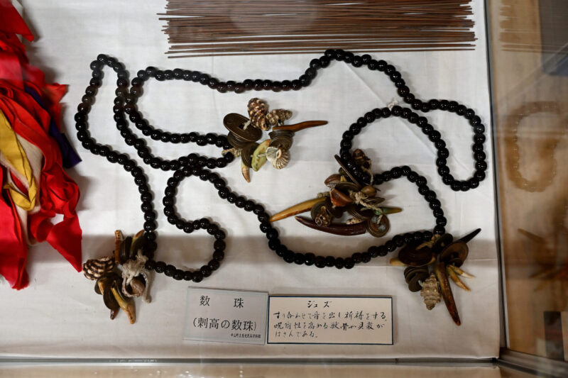 解説に「刺高」と表記されているイラタカ数珠　中山町歴史民俗資料館収蔵