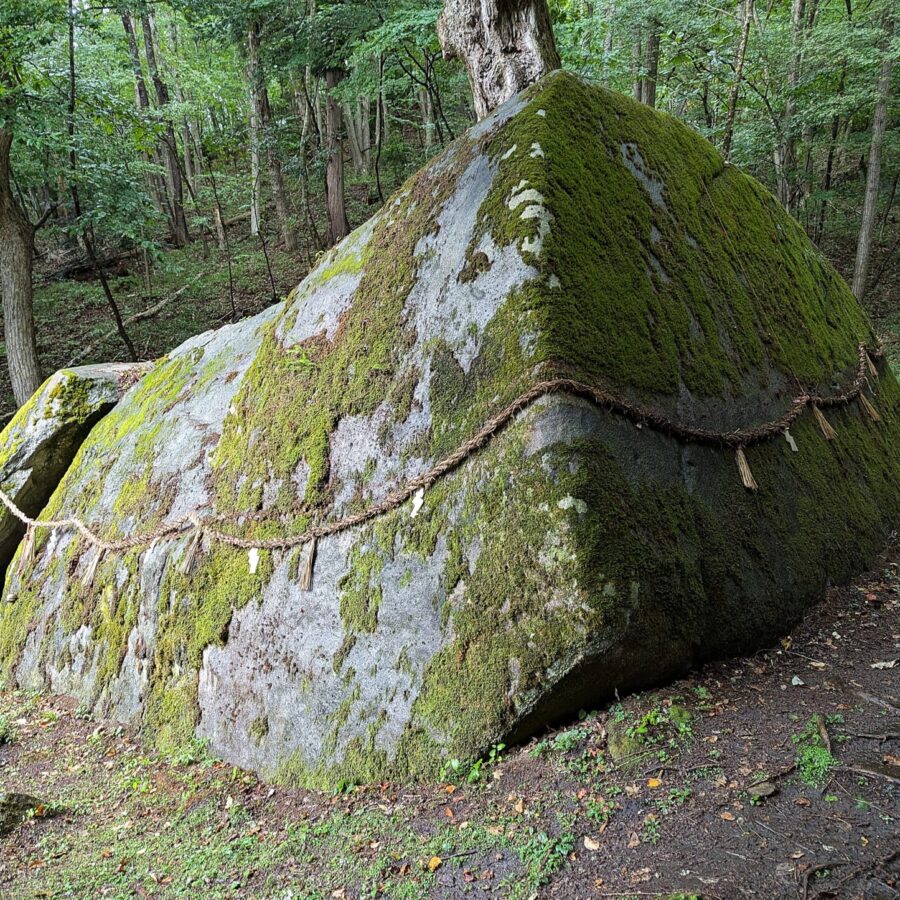 The "Great Stone of Arahabaki-no-Okami" at Tannaiyama Shrine