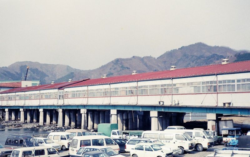 桥上市场