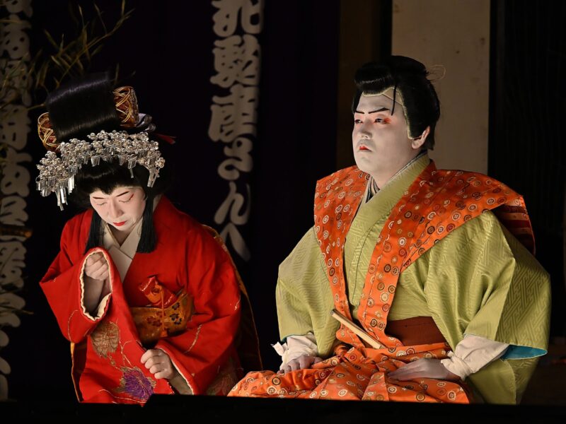 桧枝岐歌舞伎：Ehon Taikoki - 尼崎场景（武地十次郎光吉和他的未婚妻初菊）