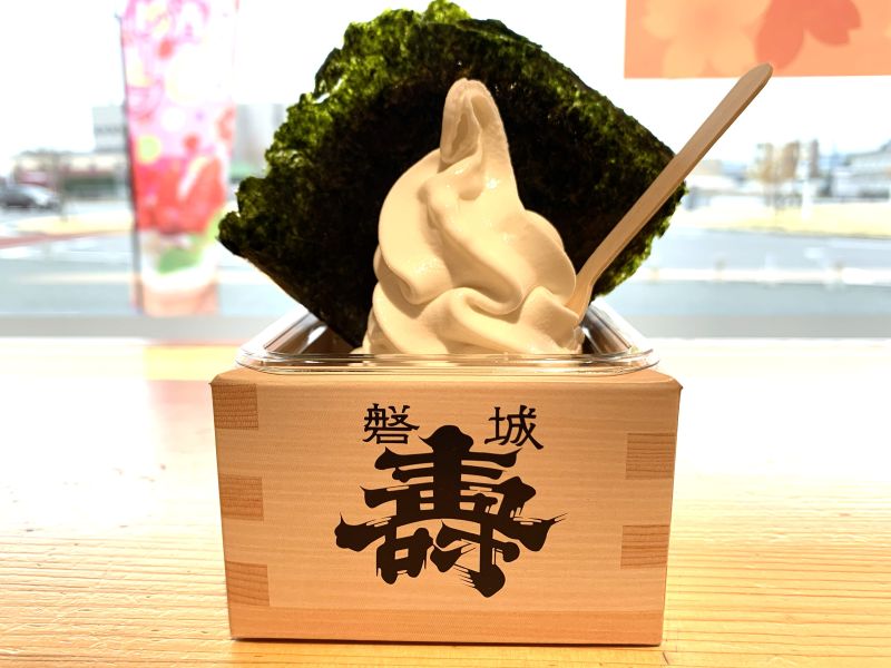 大份炸米饼，用海苔包裹，配上软冰淇淋