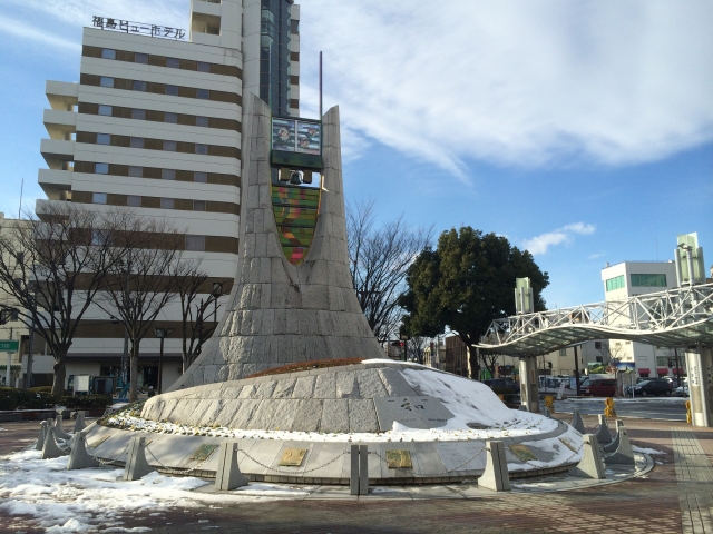 福島駅西口モニュメント