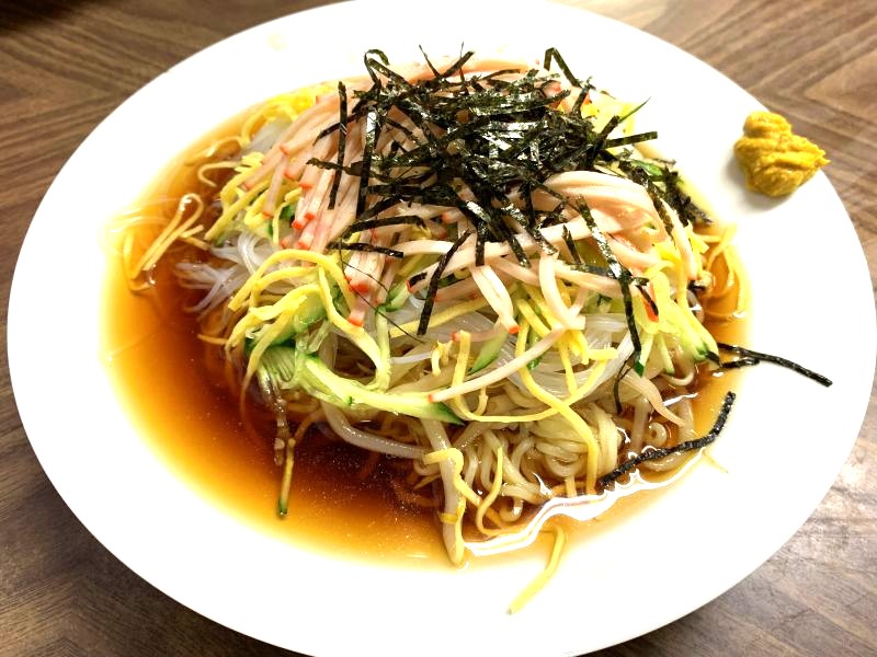 冷面配大量配料（冷中华面）