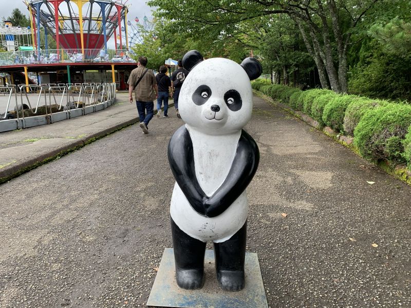 お客様に、にっこりご挨拶するパンダ