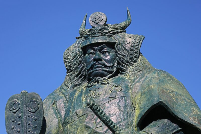 甲府駅前の武田信玄像(山梨県)