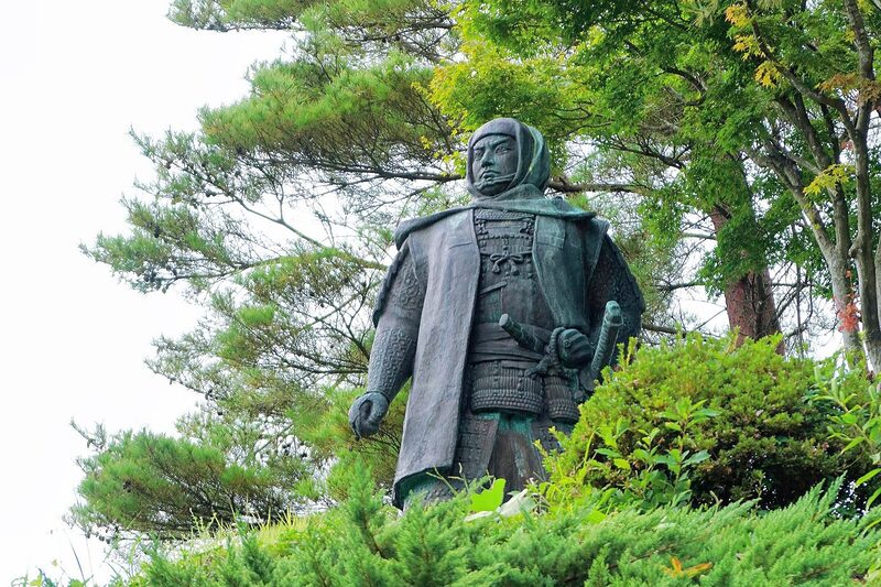 春日山城跡の上杉謙信像(新潟県)